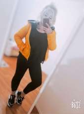 Güzel dansöz kadın Işil