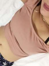 Harika buğday tenli kız Emine