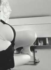 Kıvrak sakso çeken hanım Emel