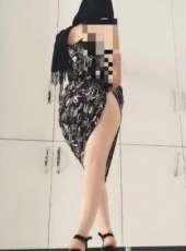 Neşeli evinde buluşan bayan Nevcan