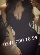 Neşeli gerçek fotoğraflı eskort özgül