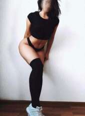 Samimi dans yapan kadın Nazife