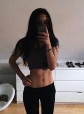 Samimi dans yapan kadın Nazife