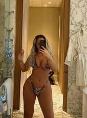 Seçkin dansöz kadın Deste