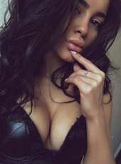 Seçkin dansöz kız Birsen