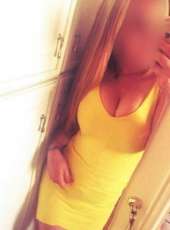 Seksapel beyaz tenli Açelya