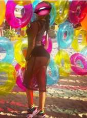 Şık fatezi yapan kadın Ayben