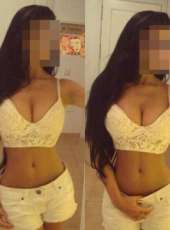 Şık kaprissiz kadın Hale