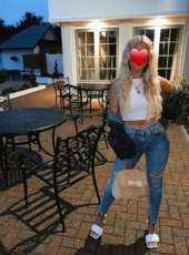 Şımarık kendi yeri olan bayan Akgün