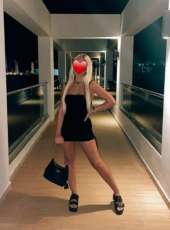 Şımarık kendi yeri olan bayan Akgün